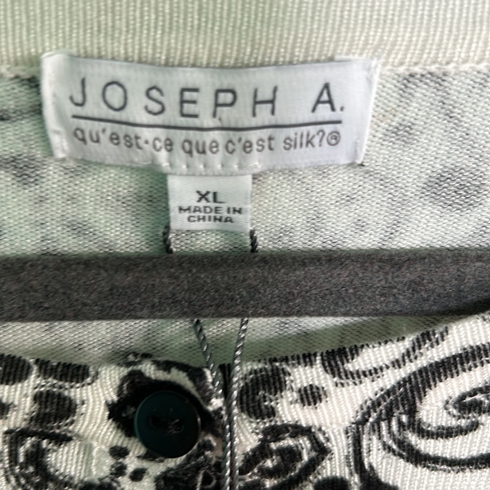 “Joseph A” 3/4 sleeve XL sweater Cream color with a black design - Picture 4 of 6